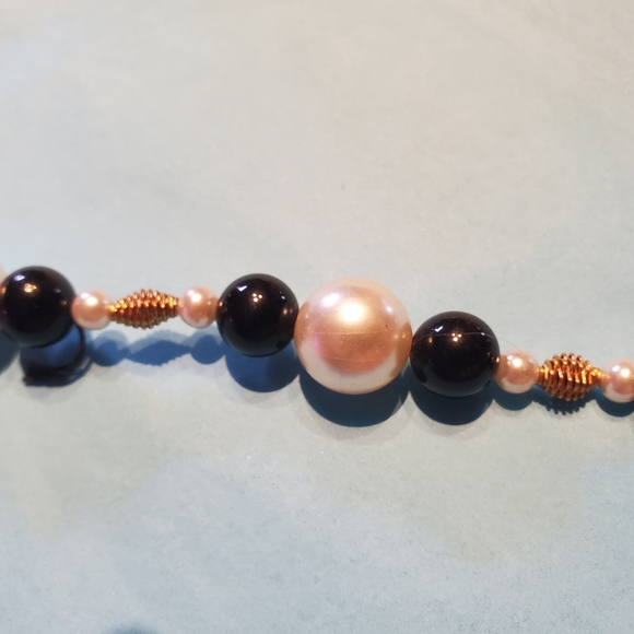 Black, Pearl and gold beaded necklace - Picture 2 of 4